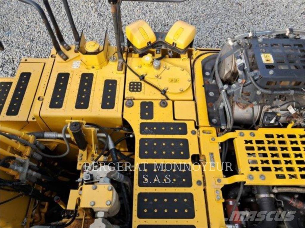 Komatsu PC240LC7 Pásová rýpadla