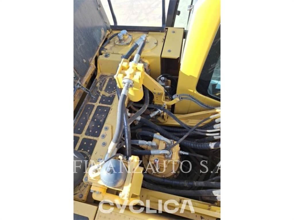 Komatsu PC490 Pásová rýpadla