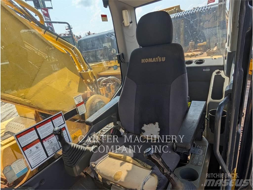 Komatsu PC490 Pásová rýpadla