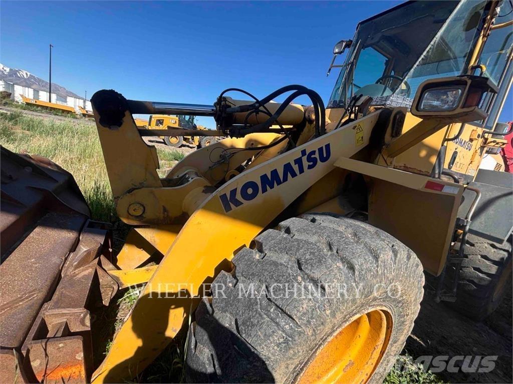 Komatsu WA250-5L Kolové nakladače