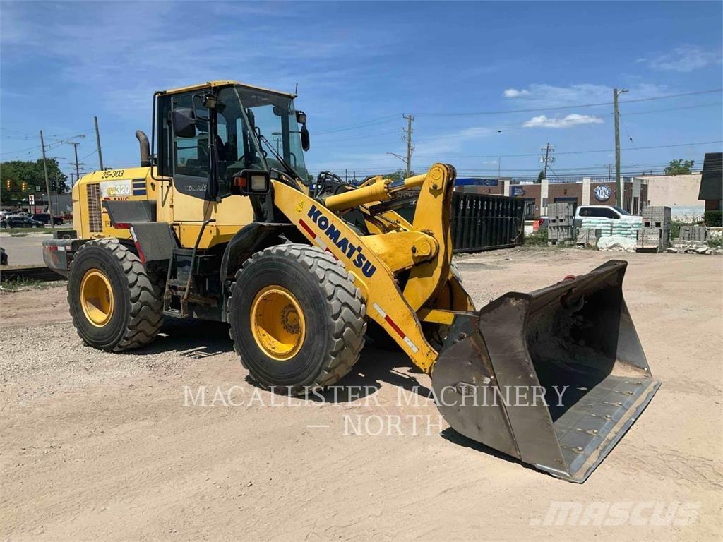 Komatsu WA320-7 Kolové nakladače