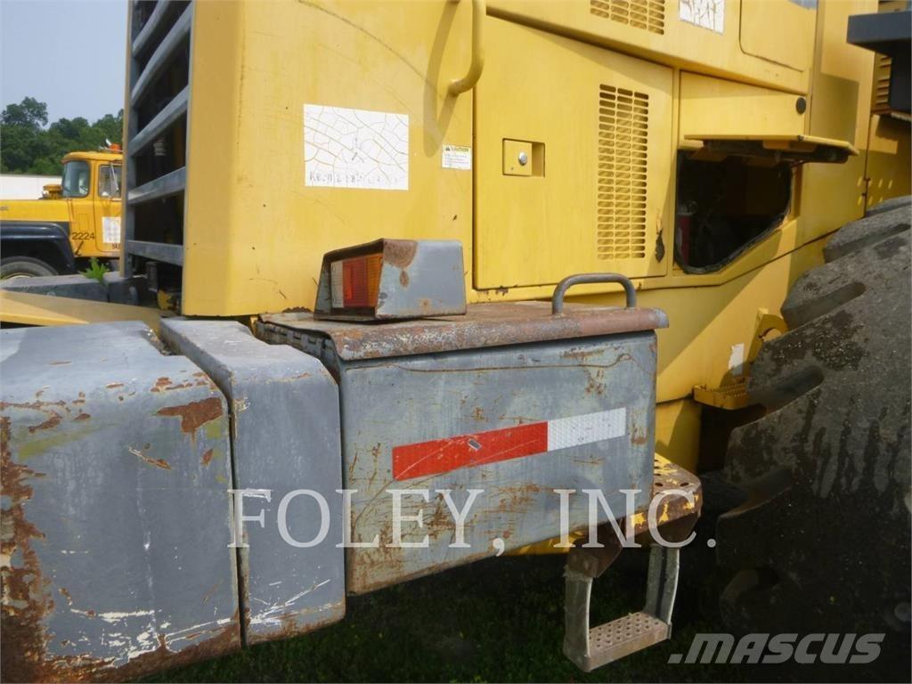 Komatsu WA500-3 Kolové nakladače