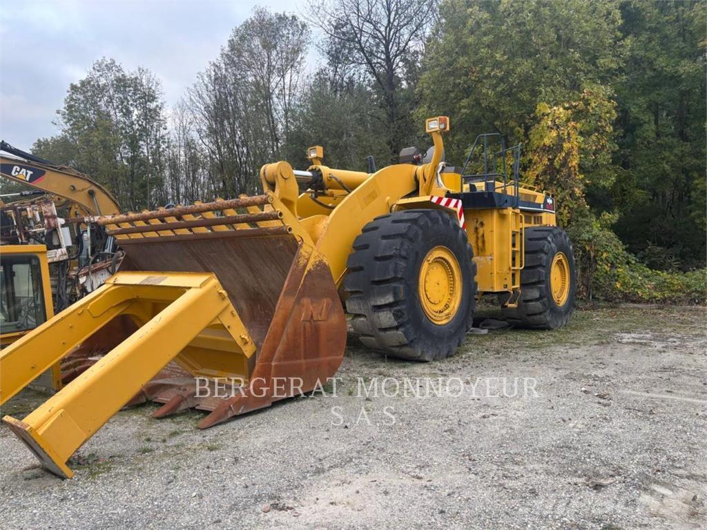 Komatsu WA700 Kolové nakladače