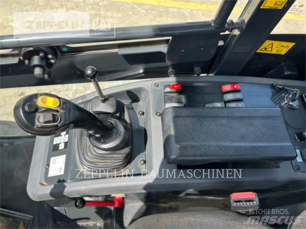 Komatsu WA80M-8EO Kolové nakladače