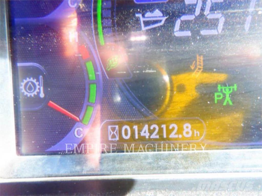 Komatsu WA900-8 Kolové nakladače