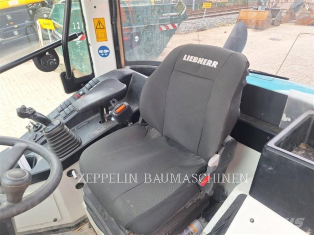 Liebherr L506 Kolové nakladače