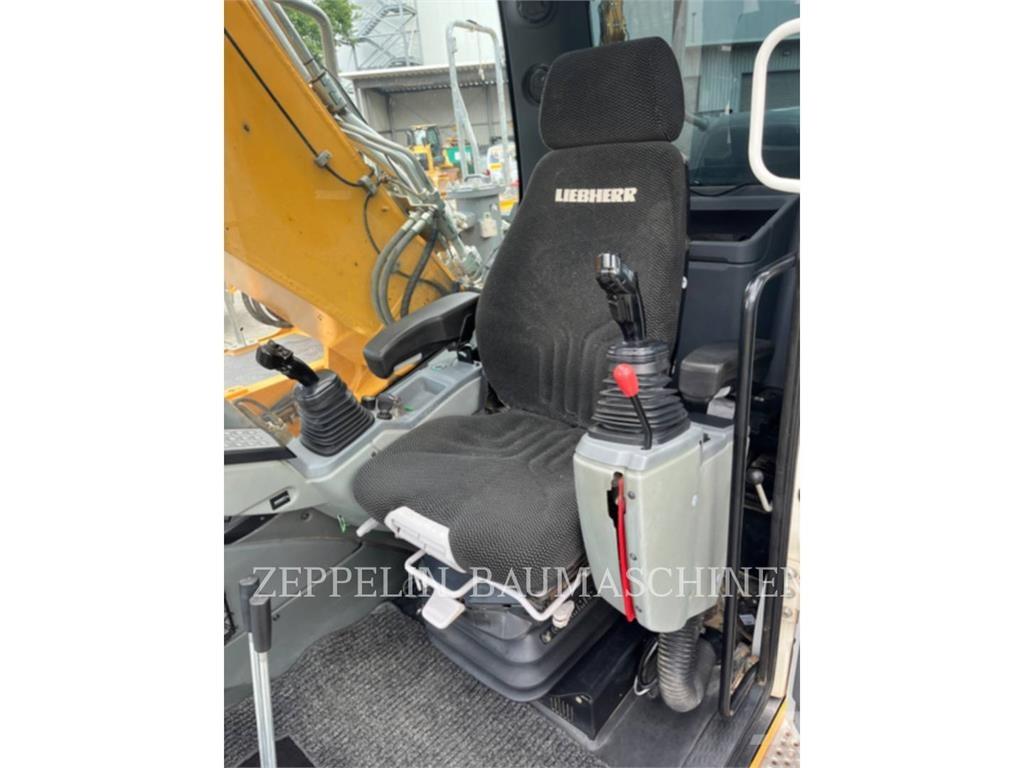 Liebherr R926 Pásová rýpadla