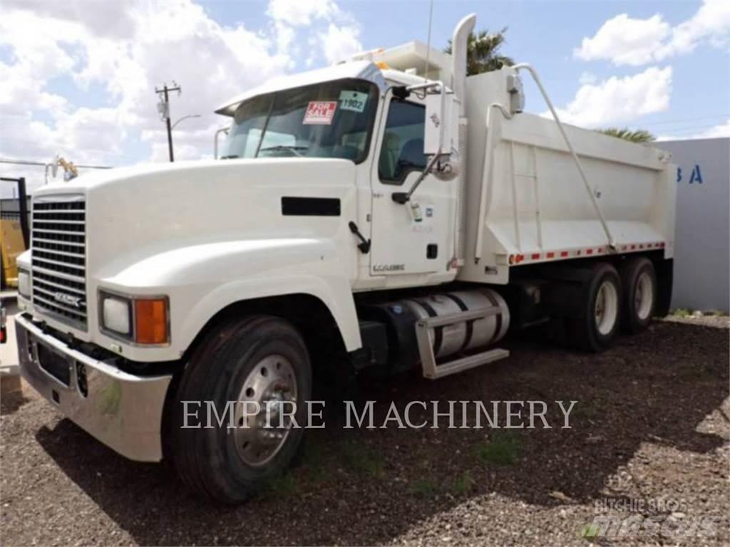 Mack CHU613 Cisternové vozy
