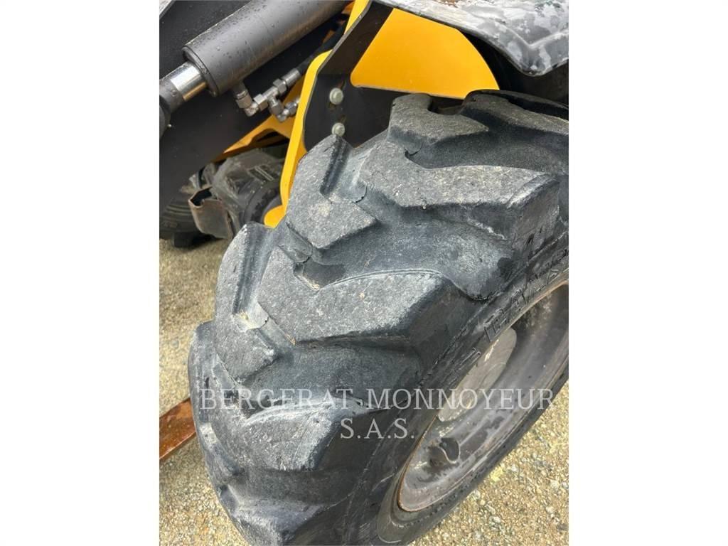 Mecalac AX850 Kolové nakladače