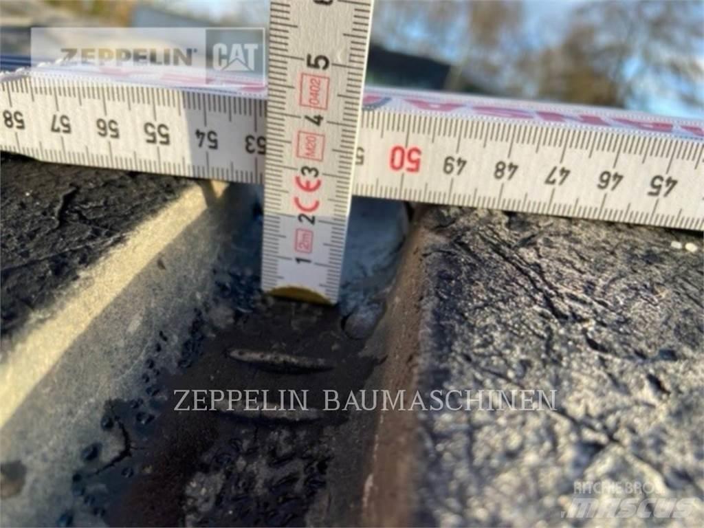 Michelin 4X 20.5R25XHA Pneumatiky, kola a ráfky