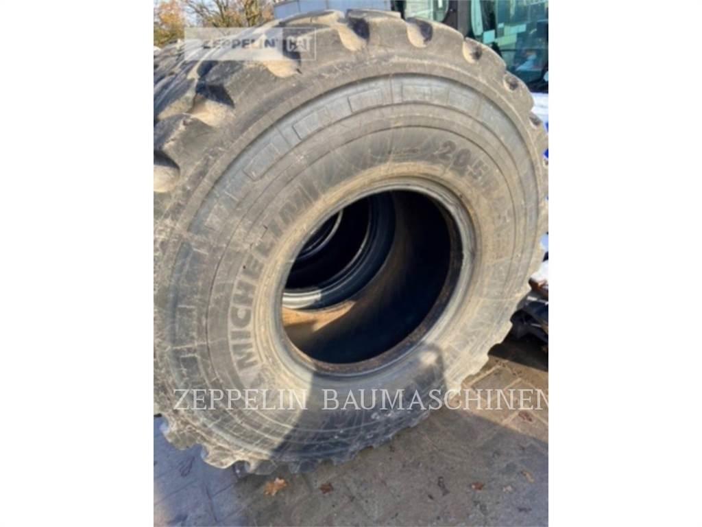 Michelin 4X 20.5R25XHA Pneumatiky, kola a ráfky