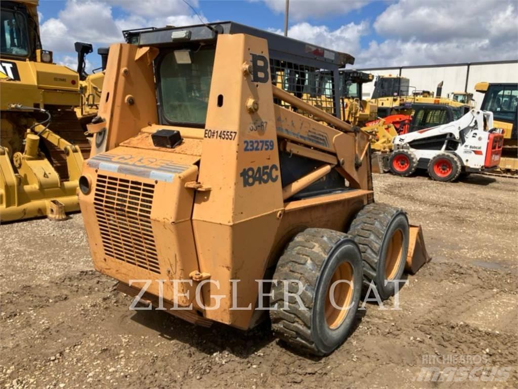 New Holland 1845 Smykem řízené nakladače