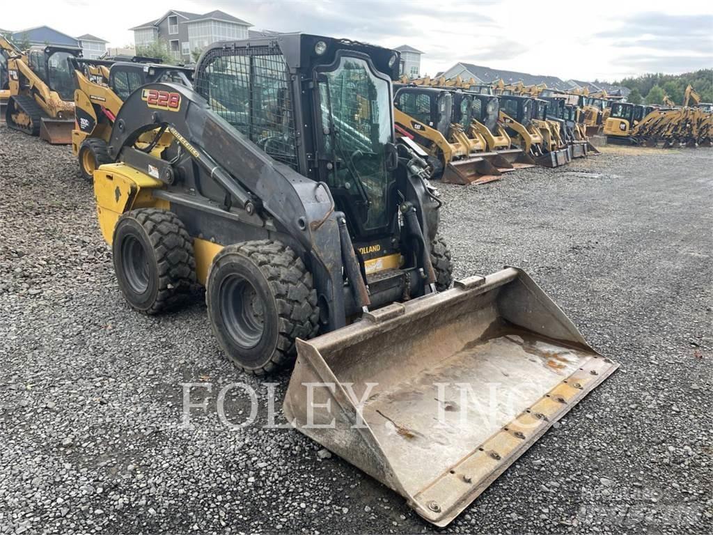 New Holland L228 Smykem řízené nakladače