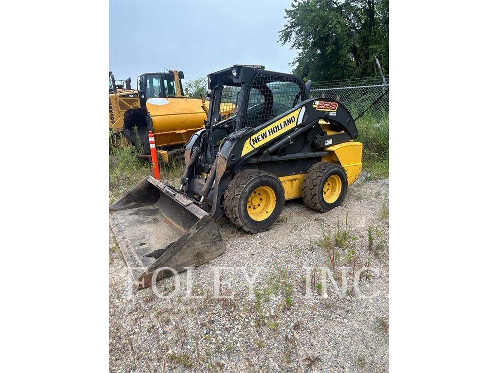 New Holland L228 Smykem řízené nakladače