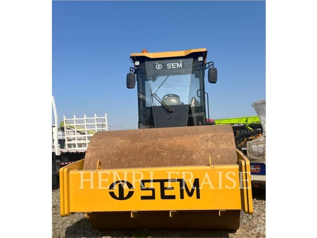 SEM MACHINERY 510 Půdní kompaktory