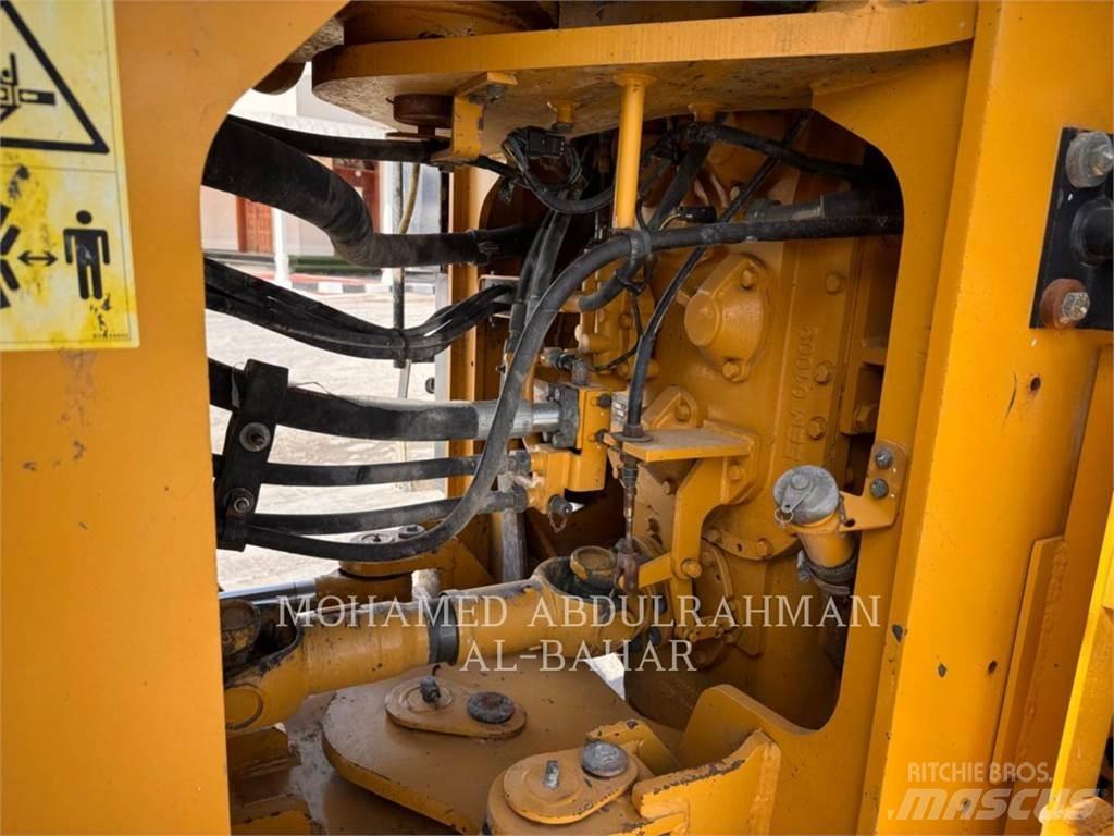 SEM MACHINERY SEM660D Kolové nakladače
