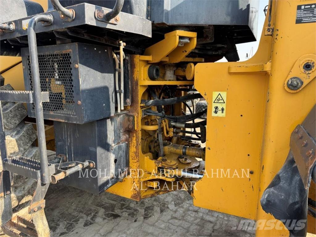 SEM MACHINERY SEM660D Kolové nakladače