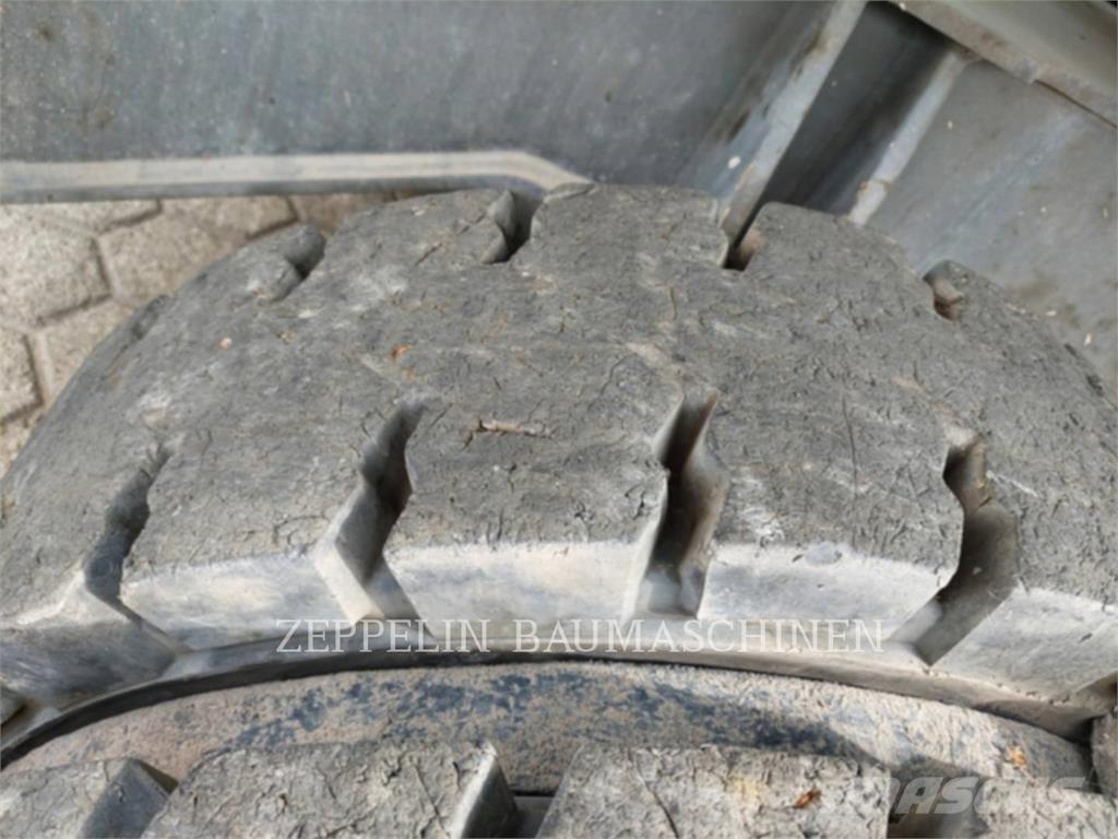 Sennebogen 818 Demoliční rýpadla