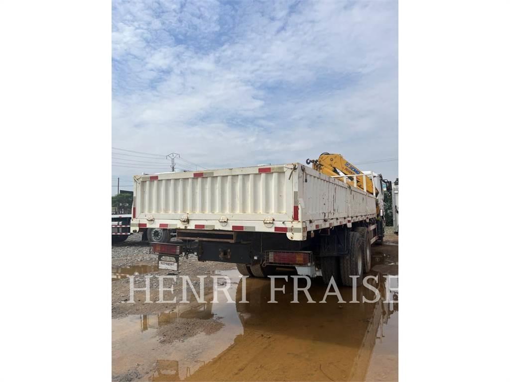 Shacman CAMION GRUE 12T Univerzální terénní jeřáby