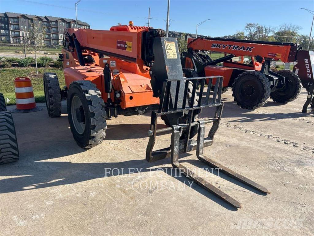 SkyTrak 6042O Teleskopické manipulátory