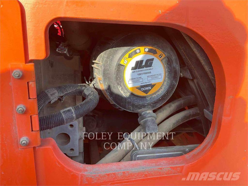 SkyTrak 8042 Teleskopické manipulátory