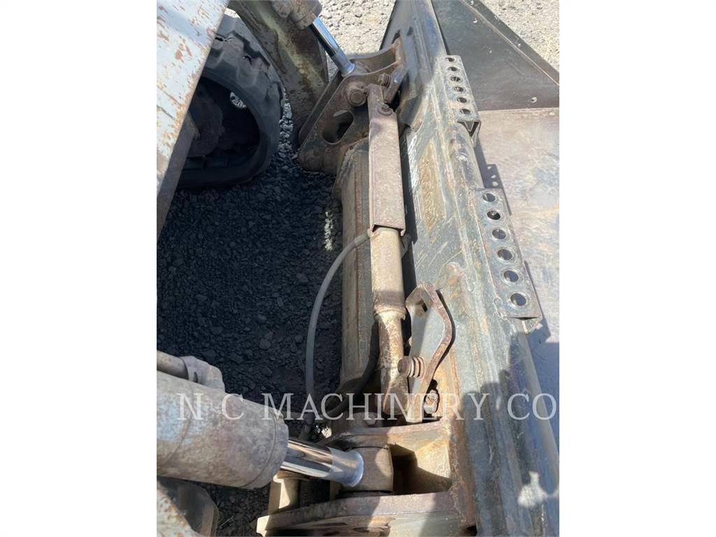 Takeuchi TL230 Smykem řízené nakladače