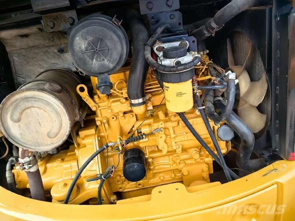 CAT 304 Mini rýpadla < 7t