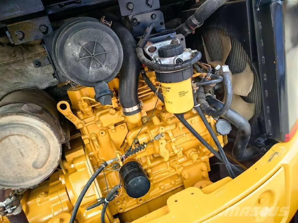 CAT 304 Mini rýpadla < 7t