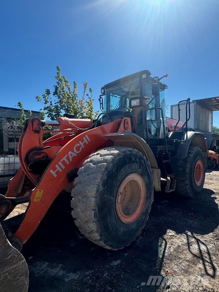 Hitachi ZW 220-3 Kolové nakladače