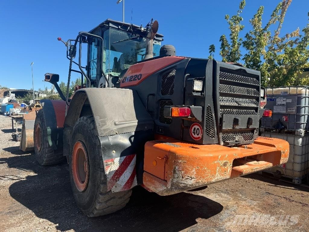 Hitachi ZW 220-3 Kolové nakladače