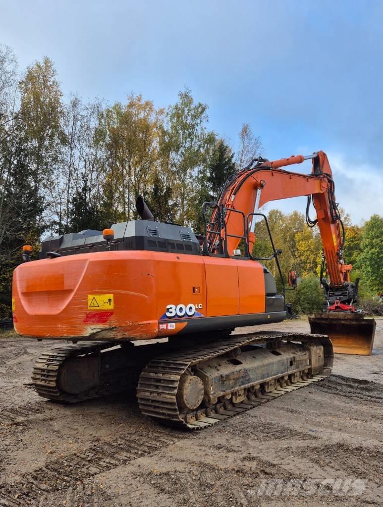 Hitachi ZX 300 LC-6 Pásová rýpadla