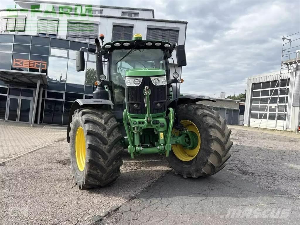 John Deere 6215r Traktory