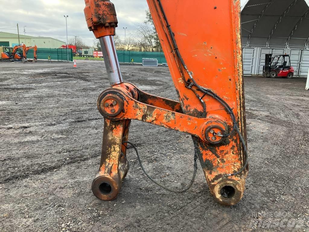 Hitachi ZX670LCH-5B Pásová rýpadla