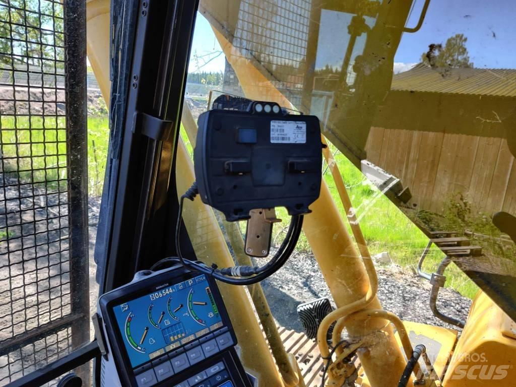 Komatsu HB215LC-1 Pásová rýpadla