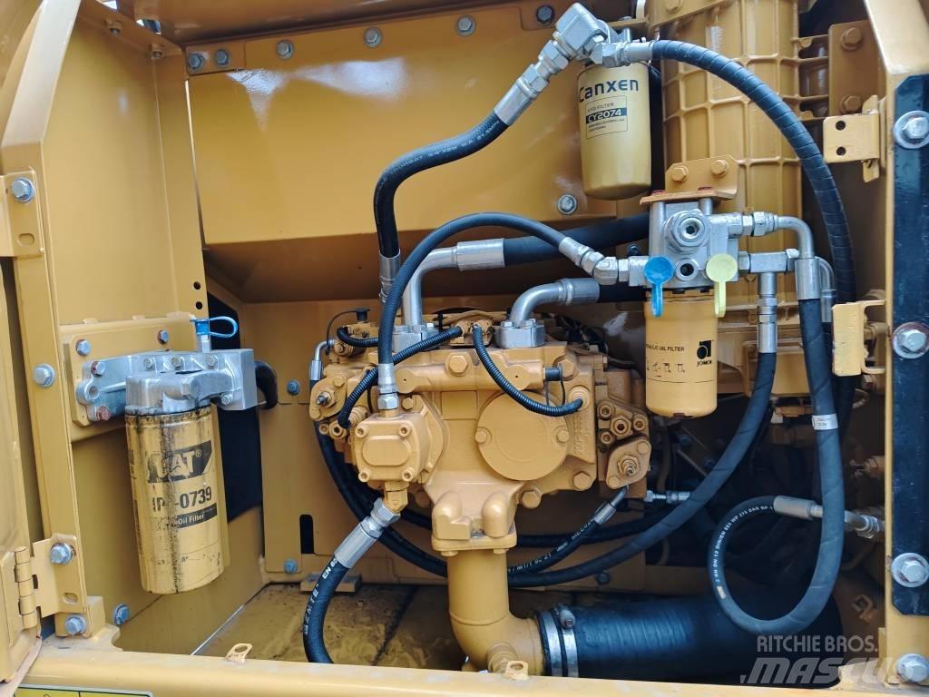 CAT 320 D2 Pásová rýpadla