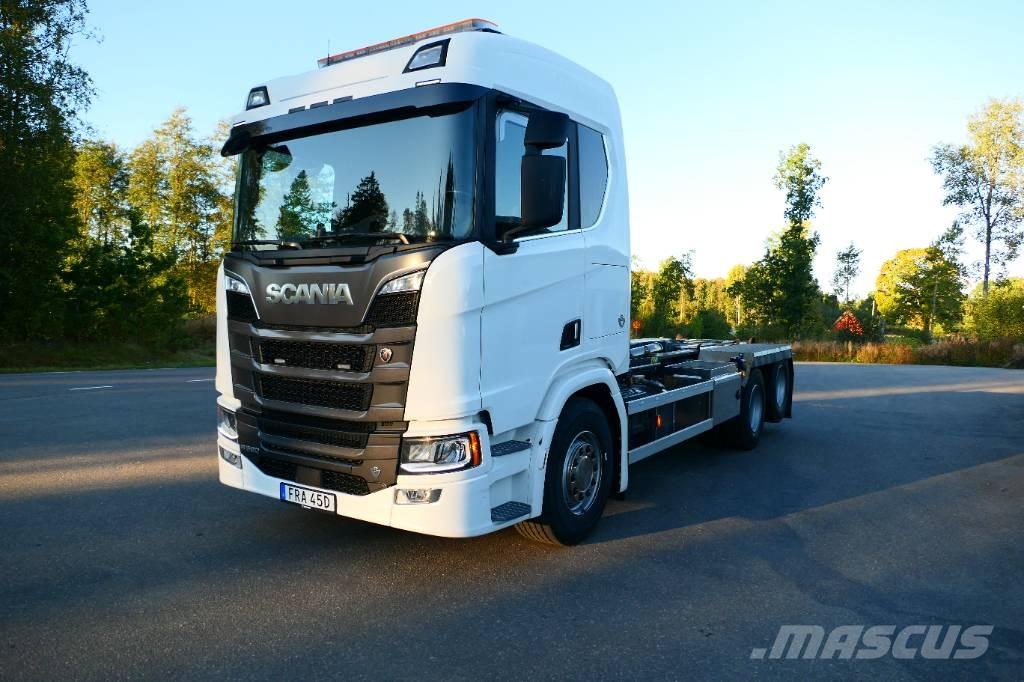 Scania R590B6x2nb Hákový nosič kontejnerů