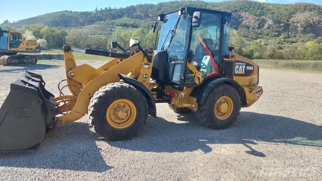 CAT 906 Kolové nakladače