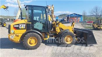 CAT 906 Kolové nakladače
