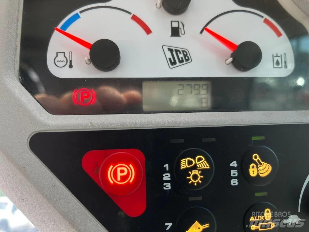 JCB 300 T Smykem řízené nakladače