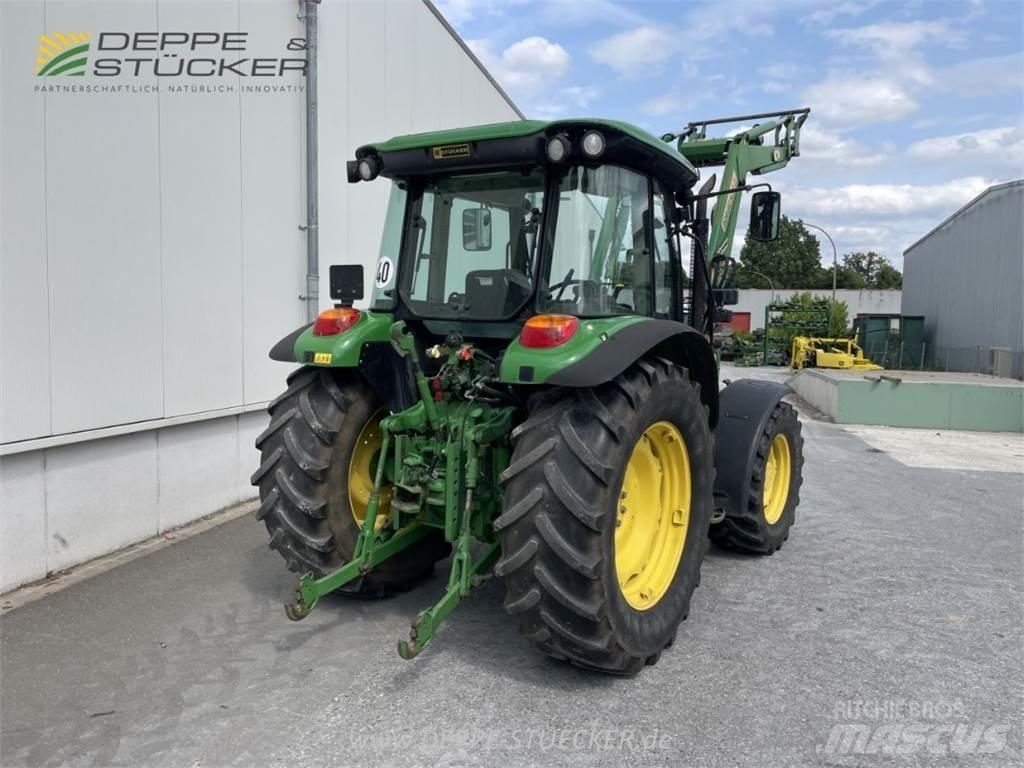 John Deere 5820 Traktory