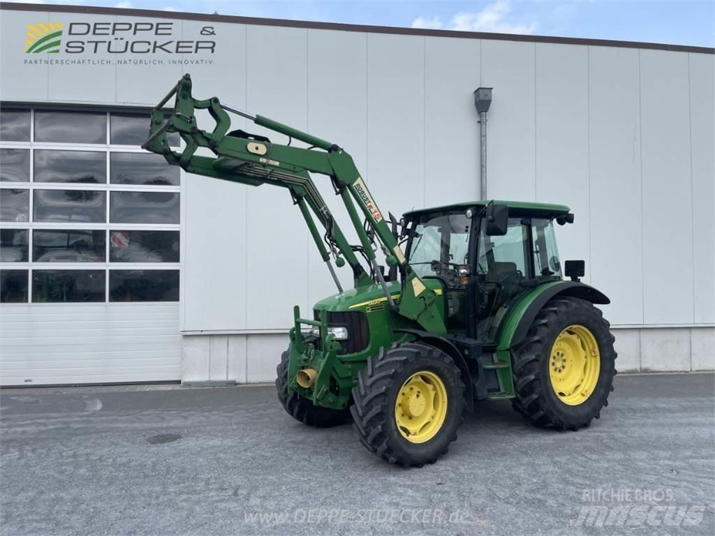 John Deere 5820 Traktory