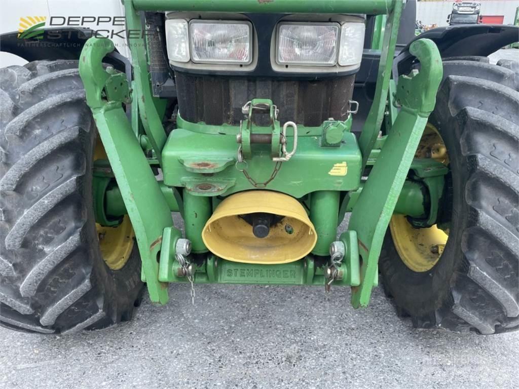 John Deere 5820 Traktory