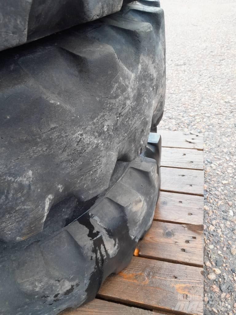 Mitas 8,25-20 Hjul Pneumatiky, kola a ráfky
