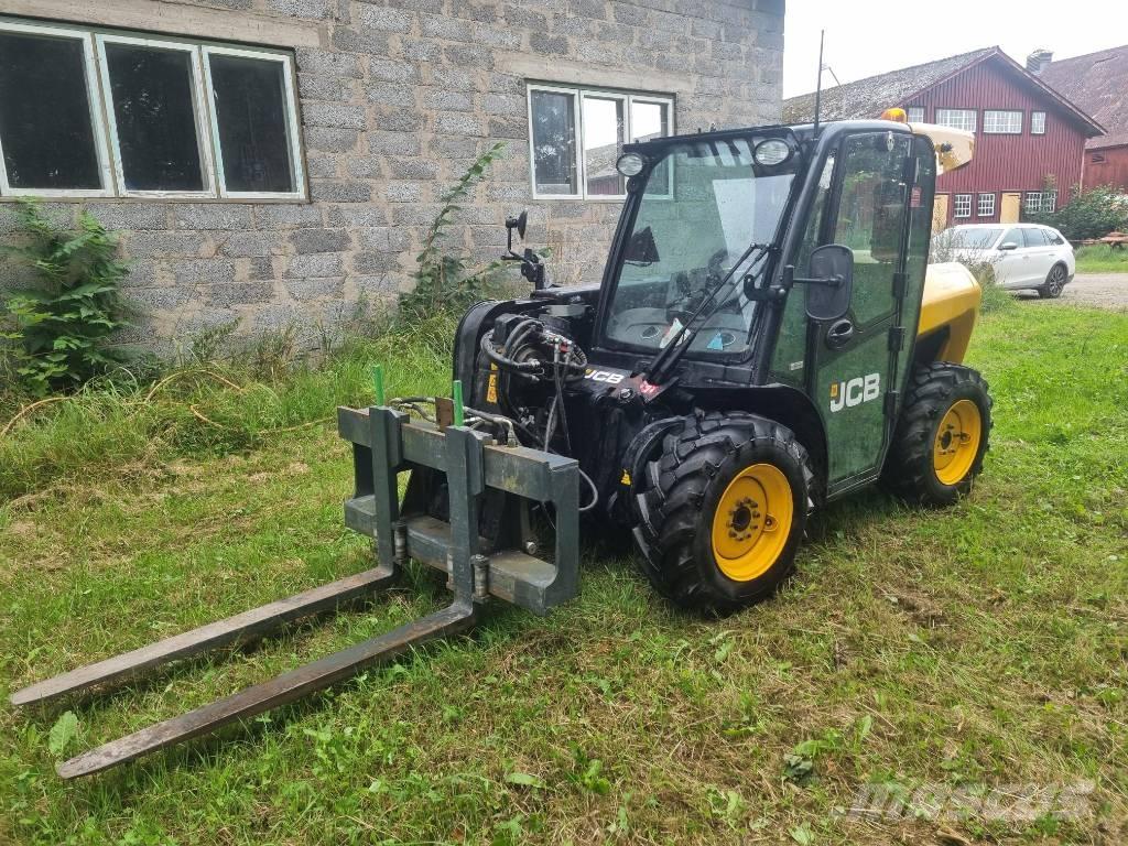 JCB 516-40 Teleskopické manipulátory
