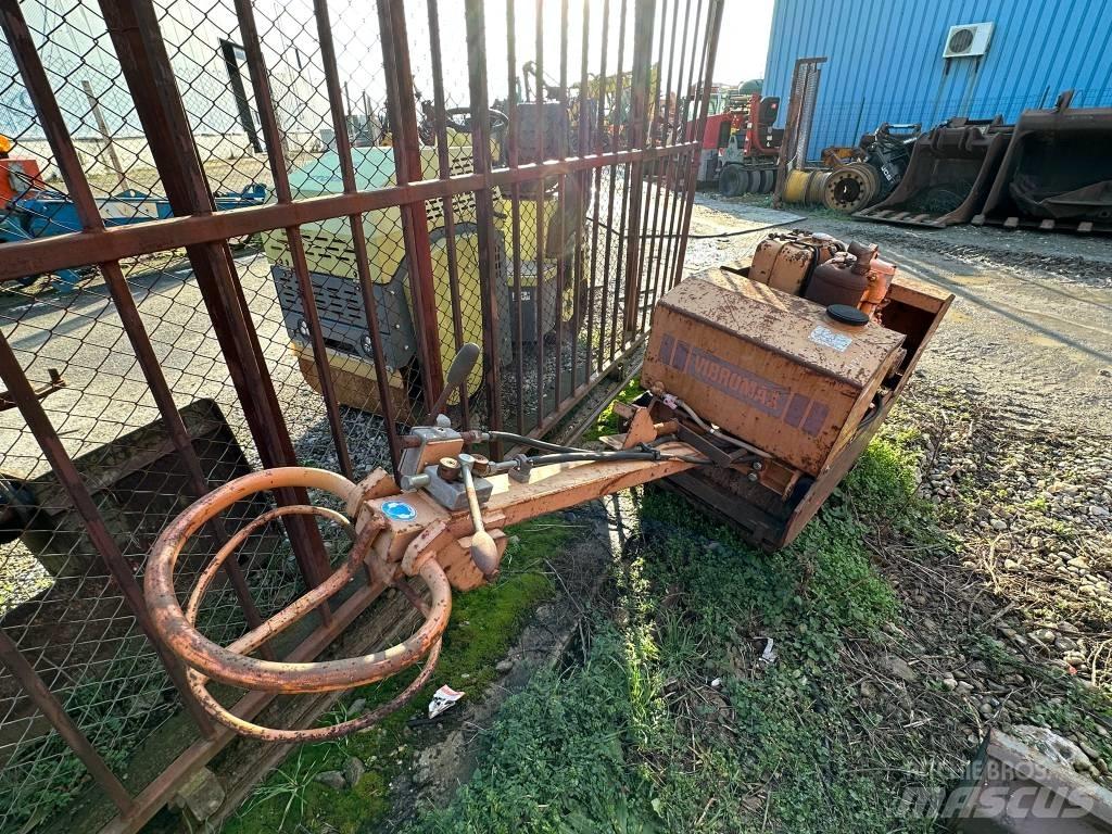 CASE Vibromax W50 Kompaktory