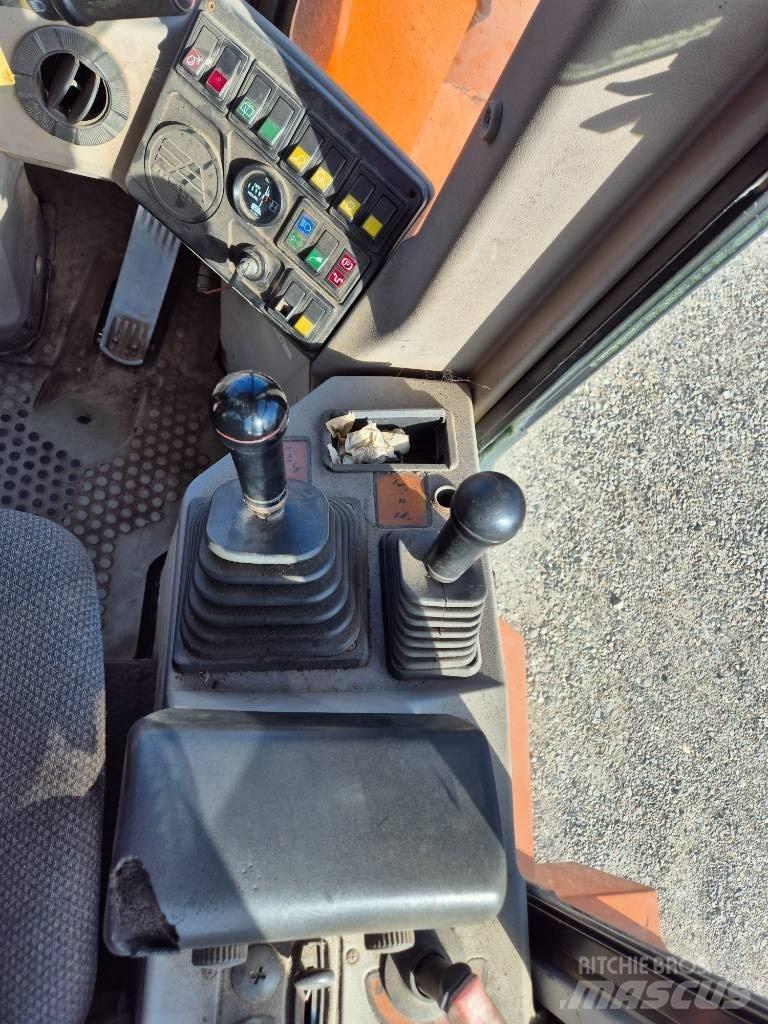 Hitachi FR 130 Kolové nakladače