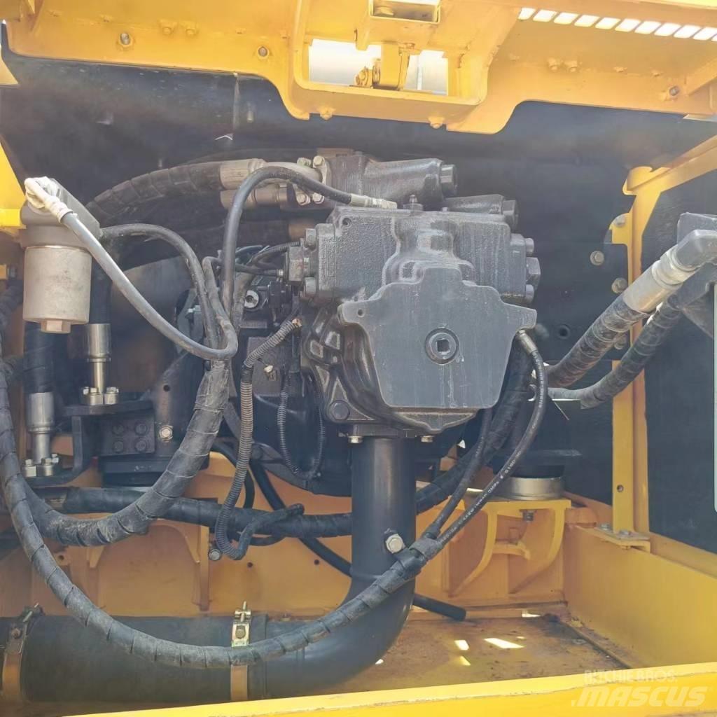 Komatsu PC 350 Pásová rýpadla