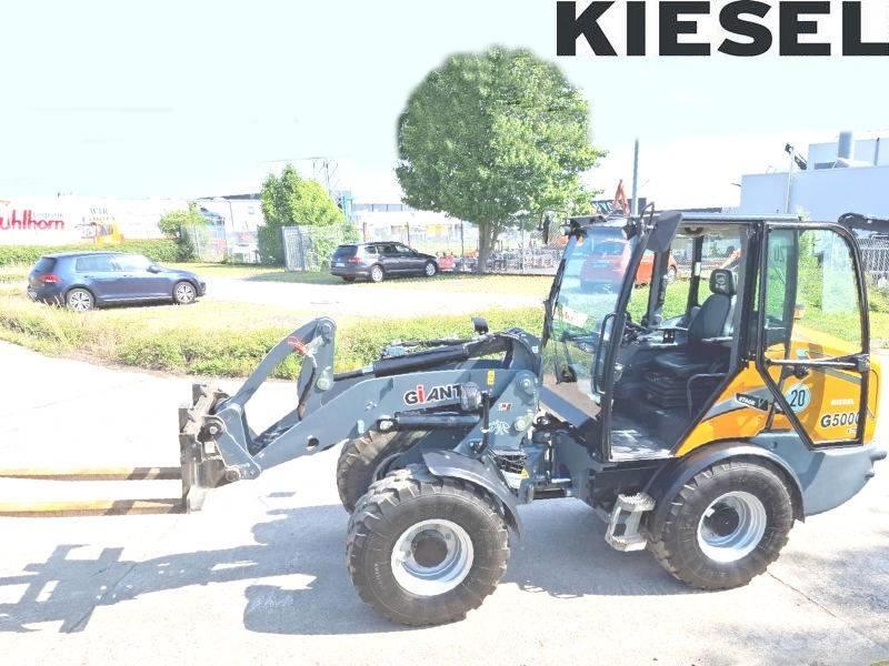 Giant G 5000 X-Tra Smykem řízené nakladače