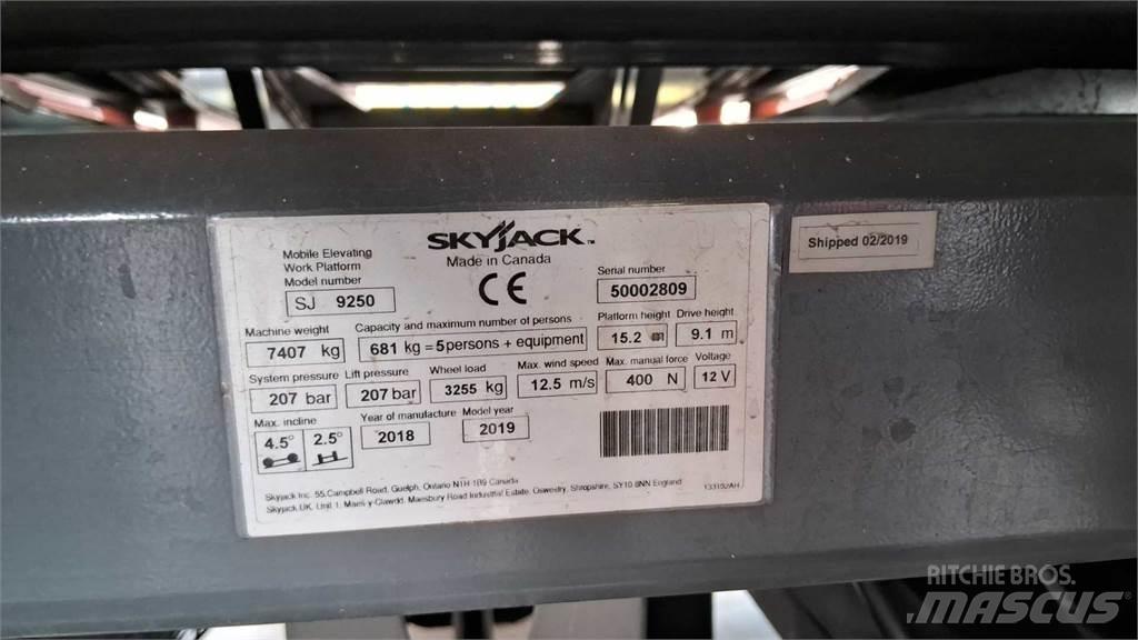 SkyJack 9250RT Nůžková zvedací plošina