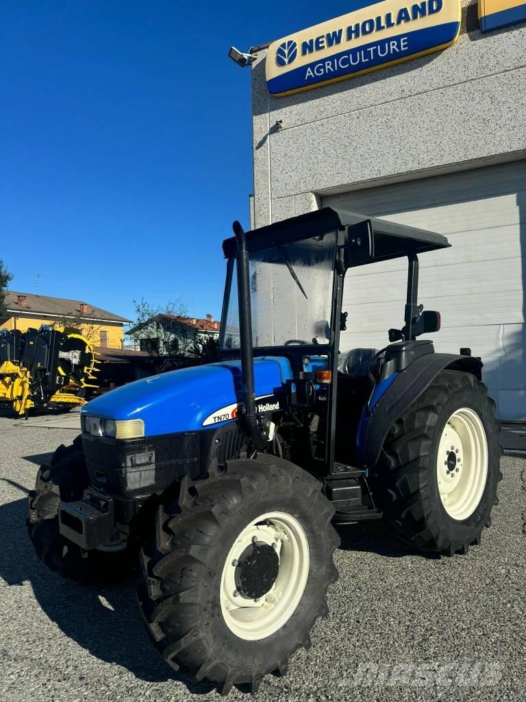 New Holland TN 70 Traktory